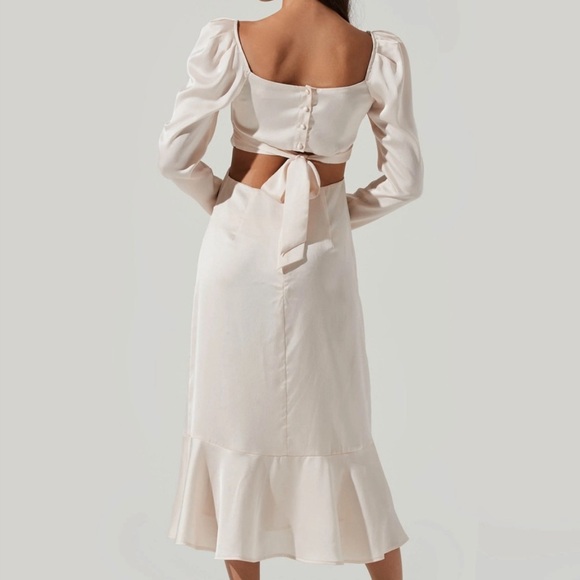 Astr The Label Lainie Cutout Long Sleeve Midi Dress - Picture 2 of 5